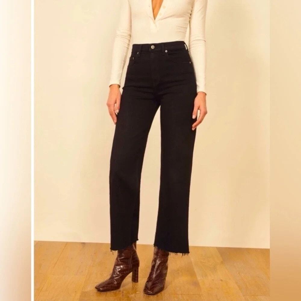 REFORMATION Stretch Flood Hi-Rise Raw-Hem Jeans in Black Size 27 Frayed Cropped